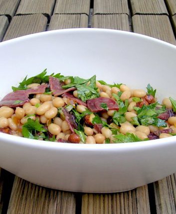 Salade de haricots blancs au magret séché