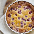Clafoutis de framboises au lait d'amandes © Magdanatka shutterstock
