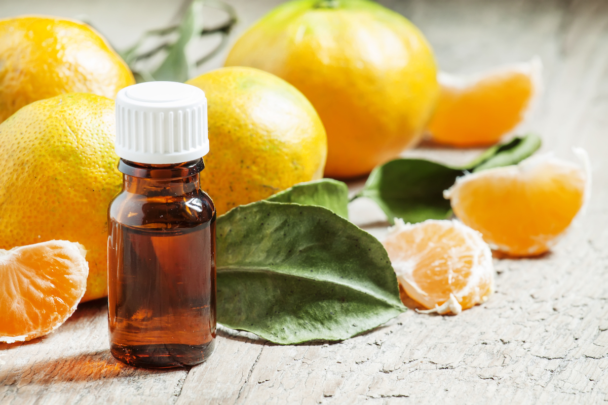 Huile essentielle de mandarine © 5PH shutterstock