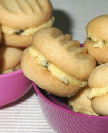 Biscuits fourrés aux fruits de la passion sans oeufs