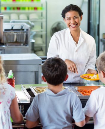 Cantine scolaire ©wavebreakmedia shutterstock