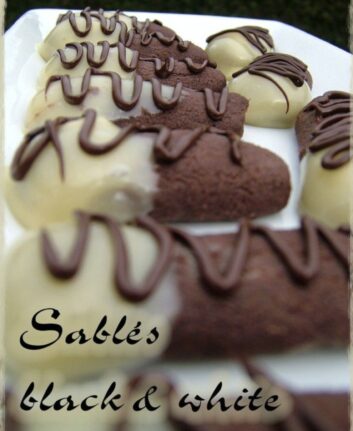 Sablés chics en noir et blanc sans oeufs