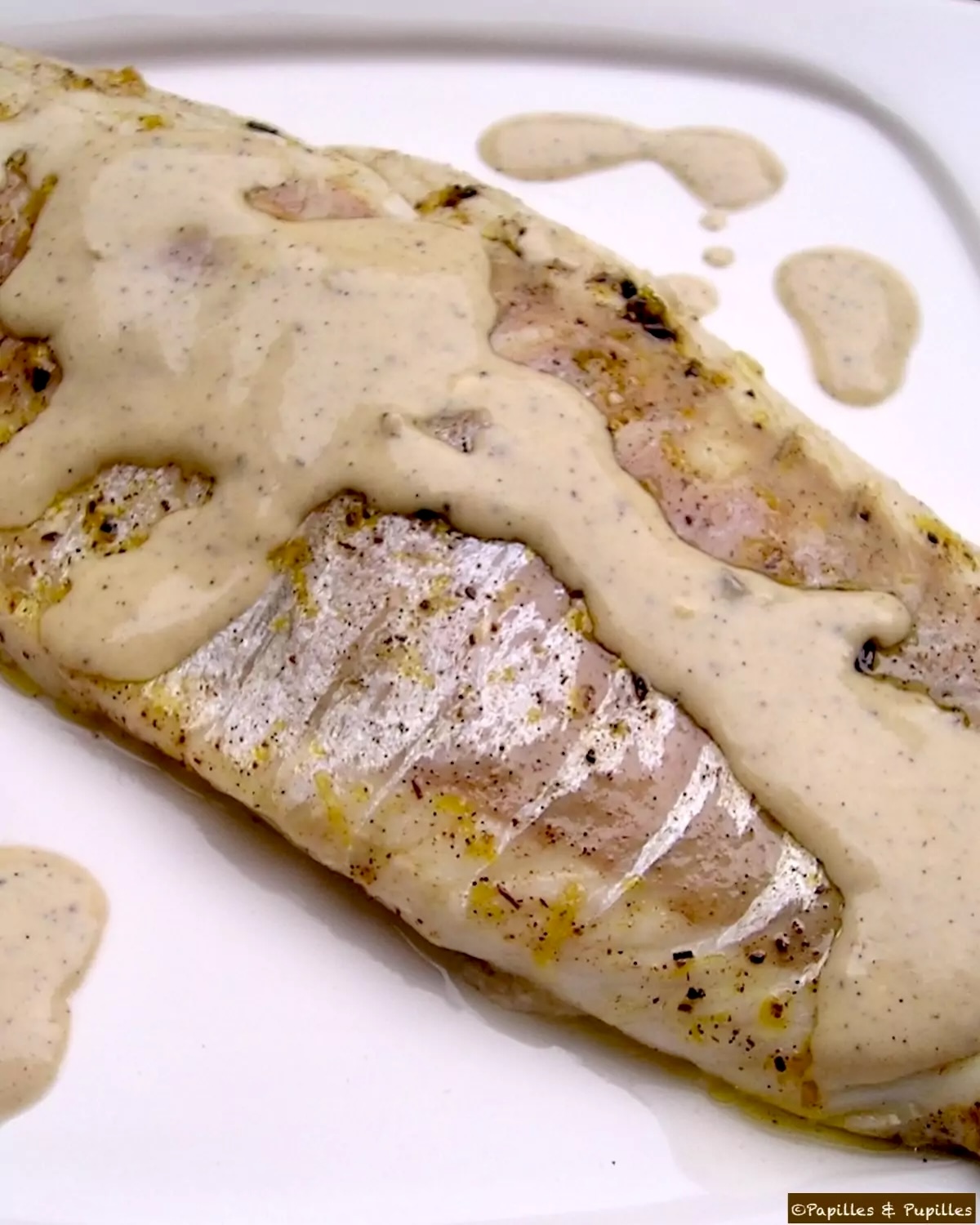 Filet de bar sauce vanillée servi à l’assiette