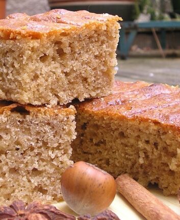 Moelleux aux épices et aux noisettes