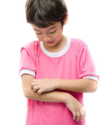 Enfant qui se gratte ©wckiww shutterstock