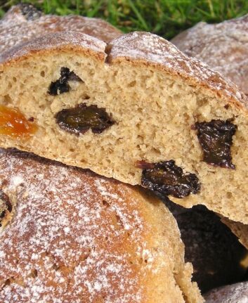 Petits pains de seigle aux deux raisins