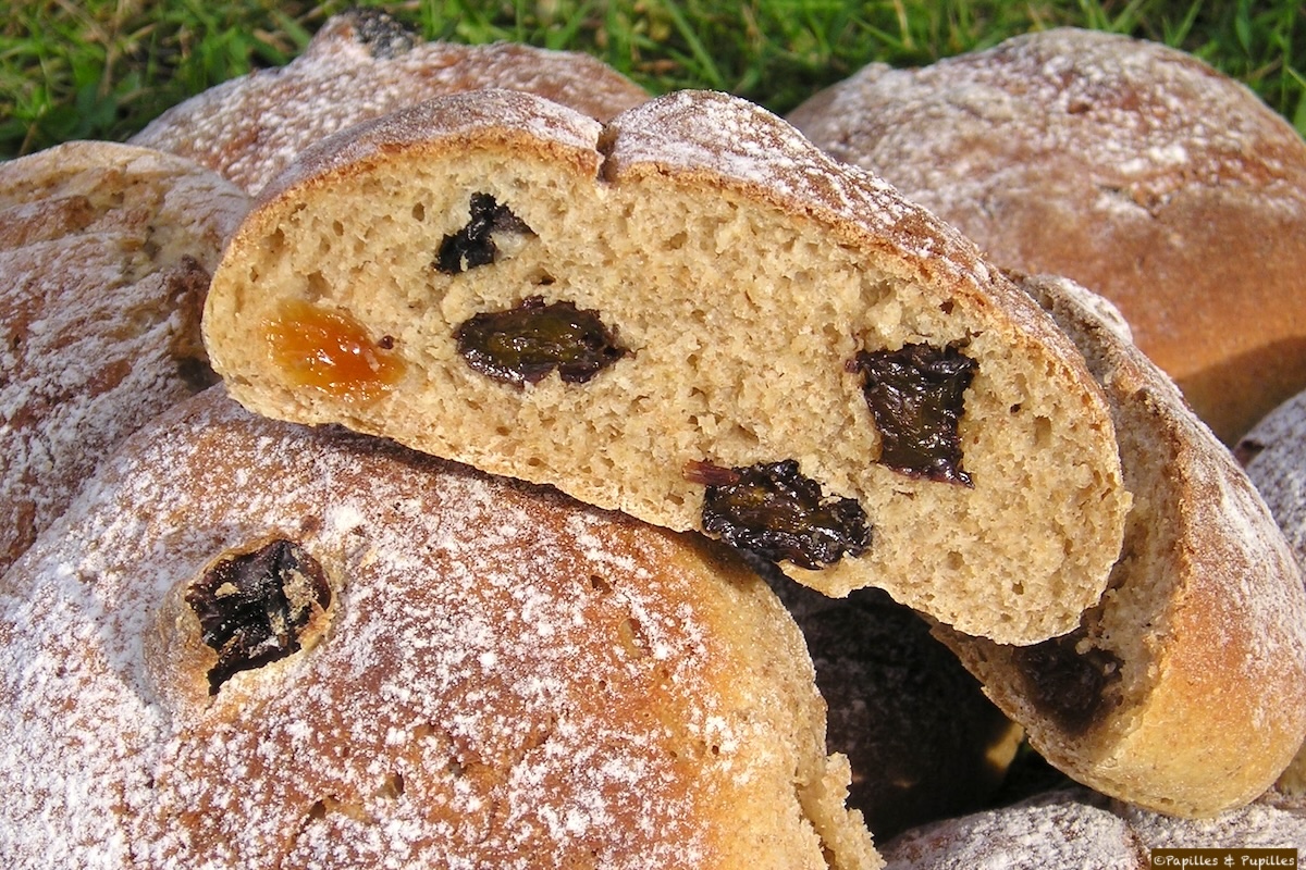 Petits pains de seigle aux deux raisins