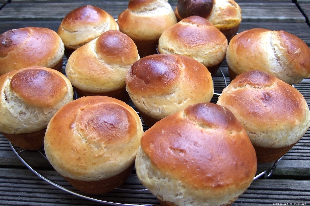 Briochettes au yaourt, purée de noisettes et cumbava
