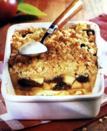 Crumble aux pommes et aux pruneaux sans oeufs