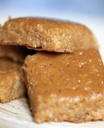 Carrés aux amandes et fleur d'oranger sans oeufs sans gluten