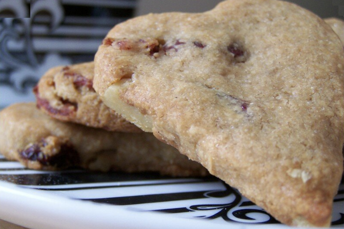 Coeurs sablés aux cranberries et à la farine de châtaignes