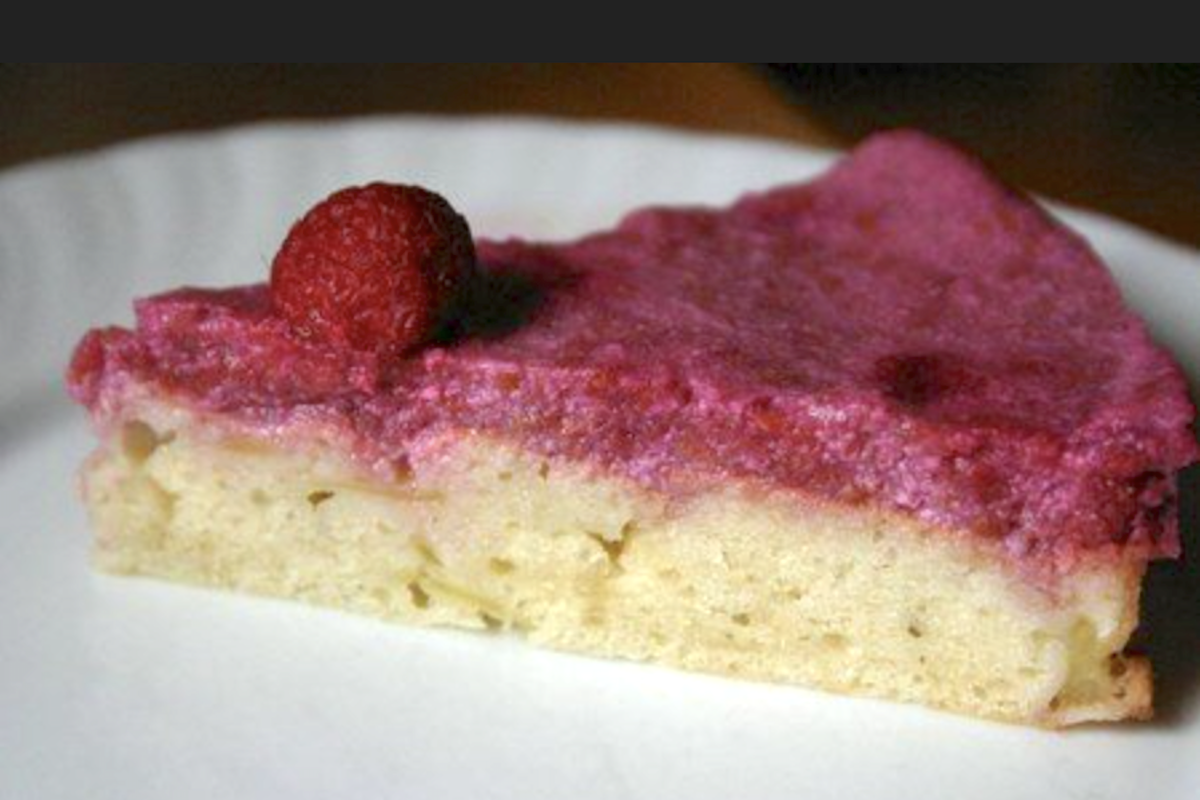 Gâteau aux pommes et aux framboises sans œufs sans lait