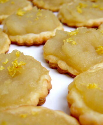 Tartelettes feuilletées aux pommes, miel, citron