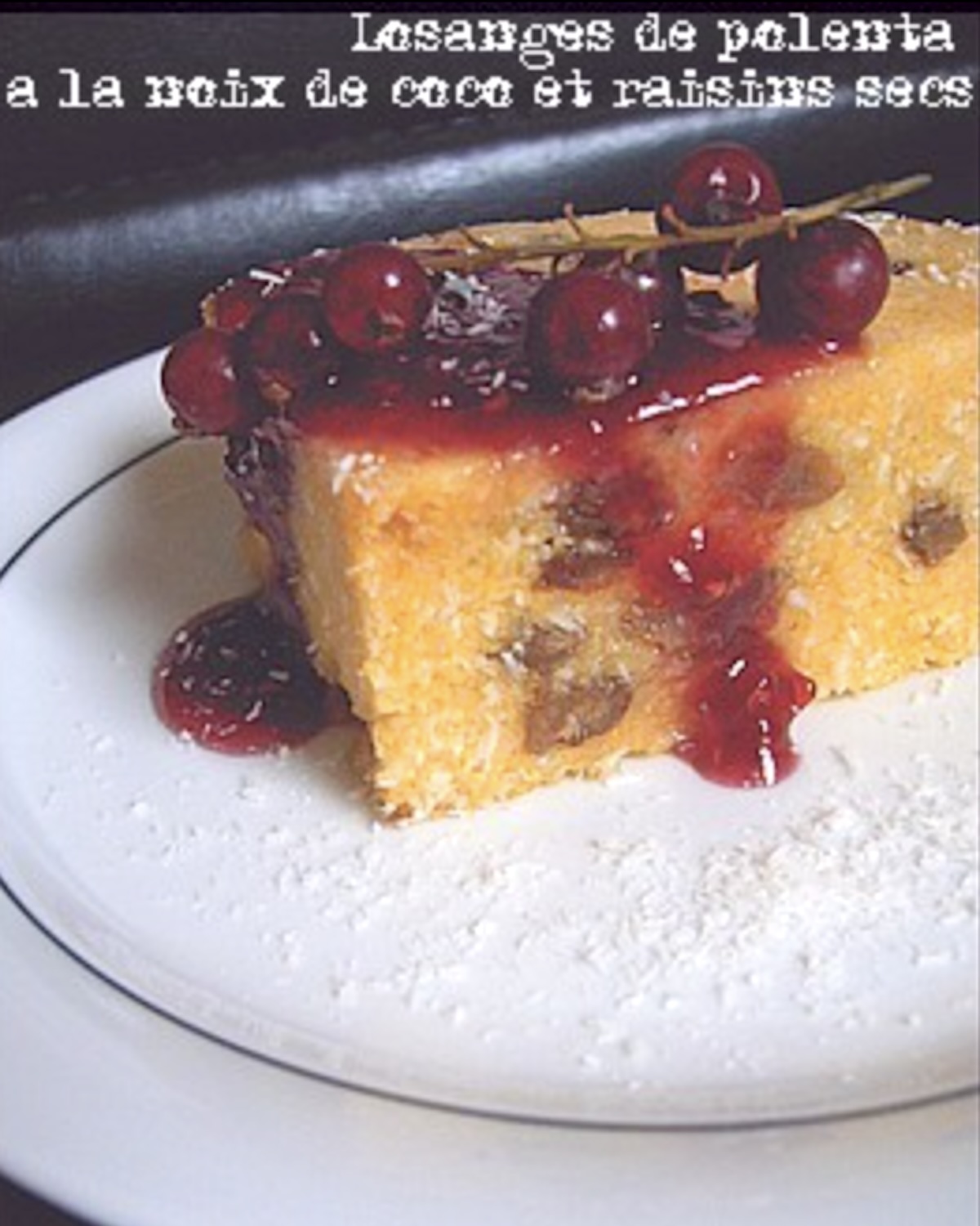 Losanges de polenta à la noix de coco et aux raisins secs