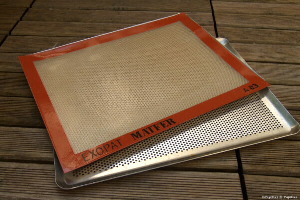 Plaques perforées et tapis en silicone