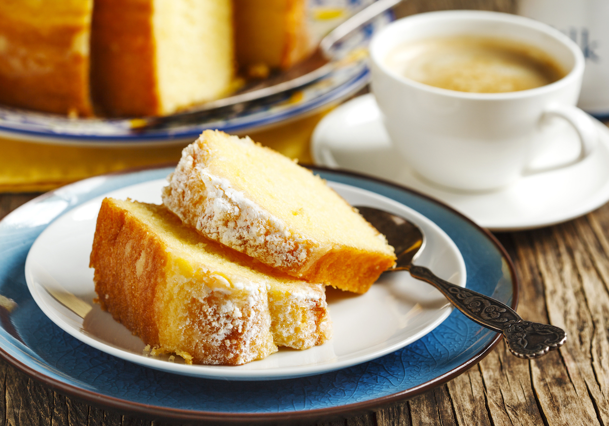 Gâteau au yaourt moelleux coupé