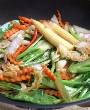 Wok de légumes à l'asiatique