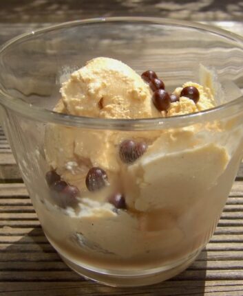Coupe glacée à la vanille, Bailey’s et perles croustillantes