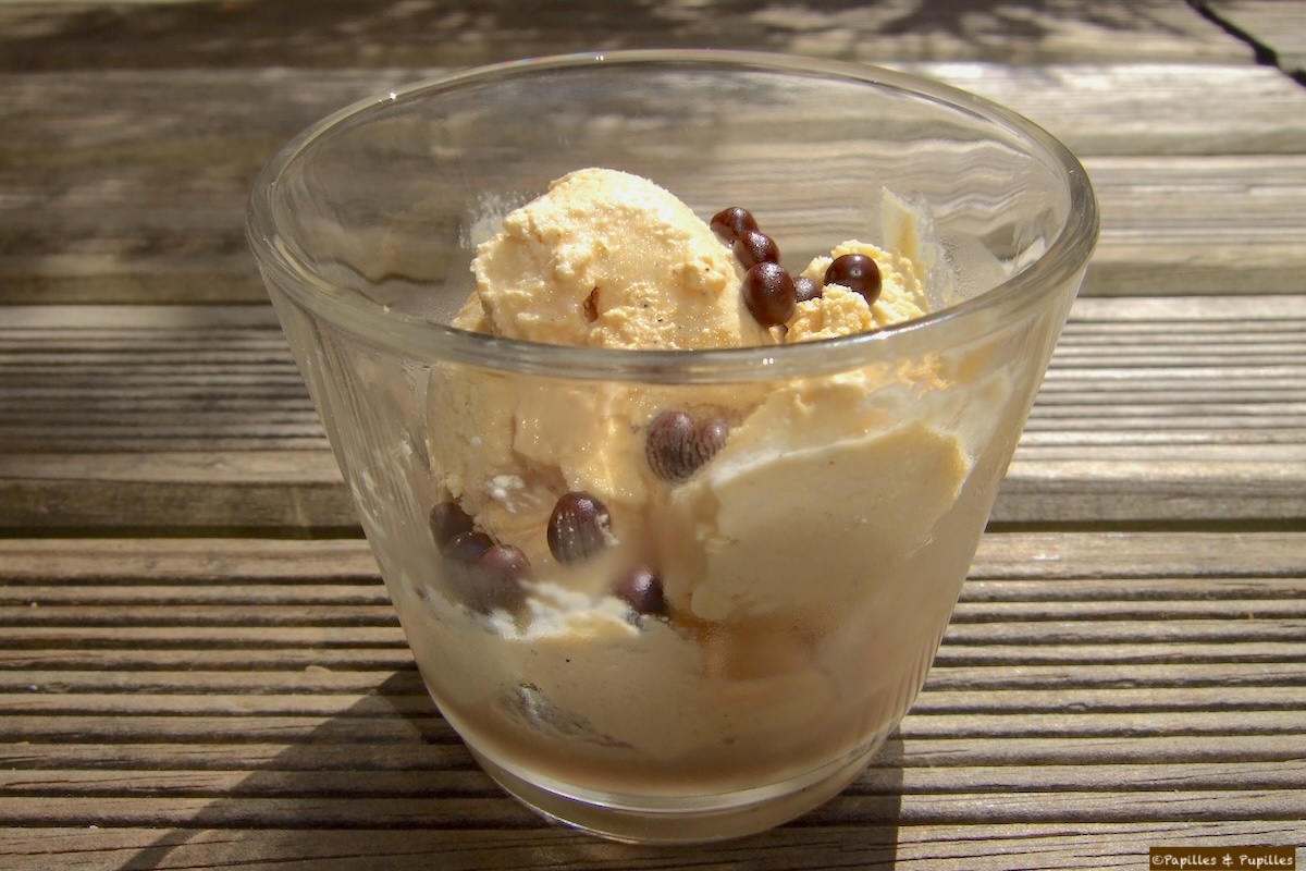 Coupe glacée à la vanille, Bailey’s et perles croustillantes