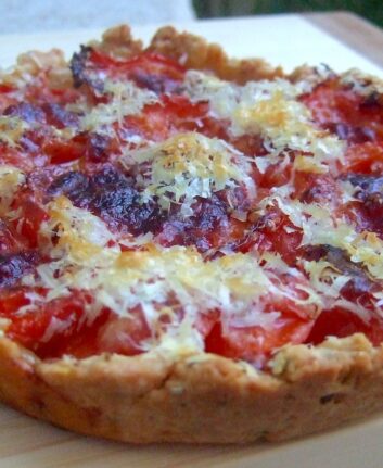 Tarte à tomates, au zahtar et au Parmesan