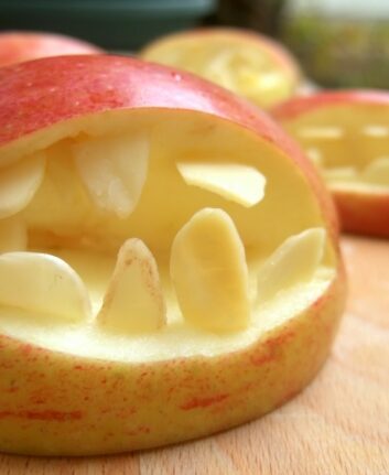 Pommes mordantes d'Halloween