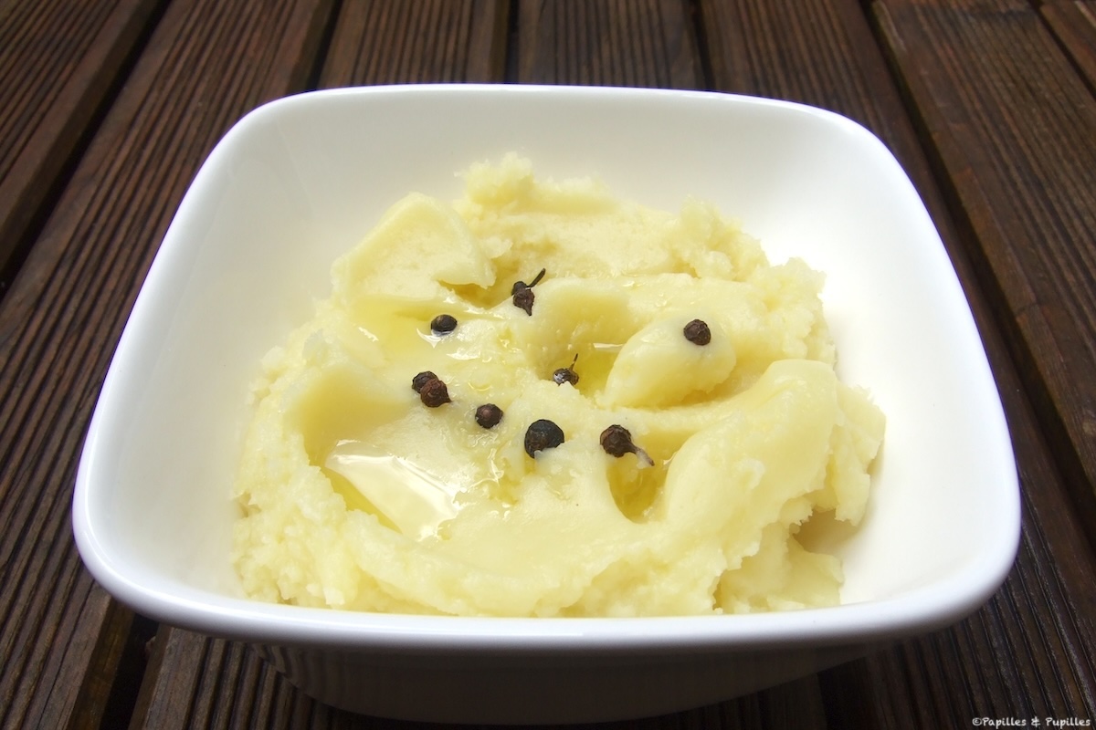 Purée à l'huile d'olive et au poivre cubebe