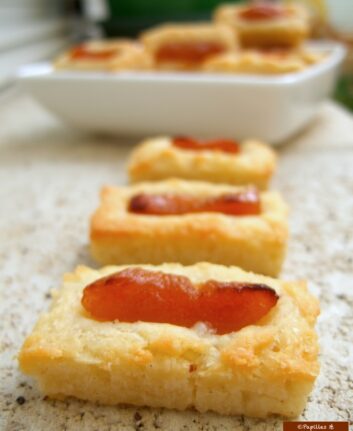 Financiers au gruyère Suisse, noisettes et abricots secs