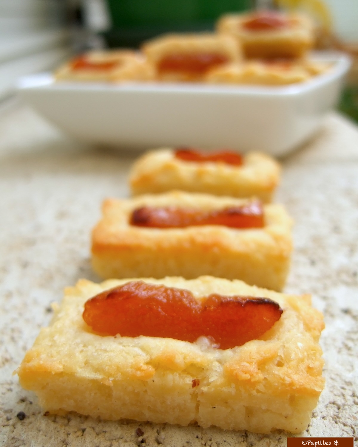Financiers au gruyère Suisse, noisettes et abricots secs