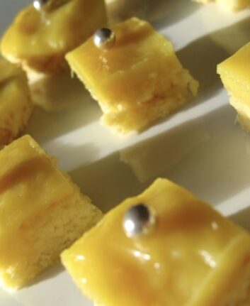 Carrés sablés à l’ananas curd sans lait sans gluten