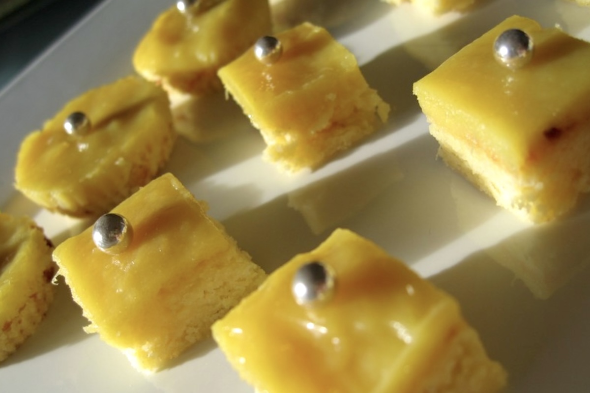 Carrés sablés à l’ananas curd sans lait sans gluten