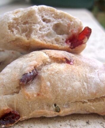 Petits pains aux airelles et aux pistaches