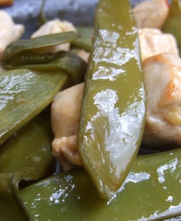 Poulet épicé aux pois gourmands