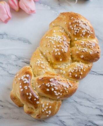 Fresh,Baked,Tasty,Sweet,Brioche,For,Easter