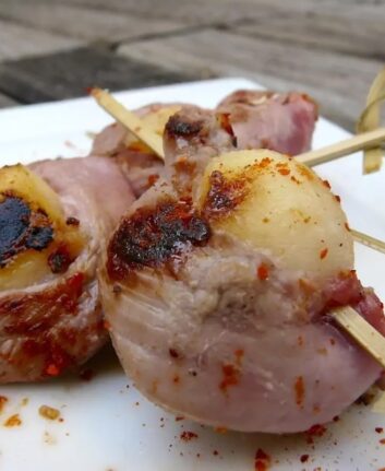 Brochettes d’aiguillettes de canard aux pommes Reinette