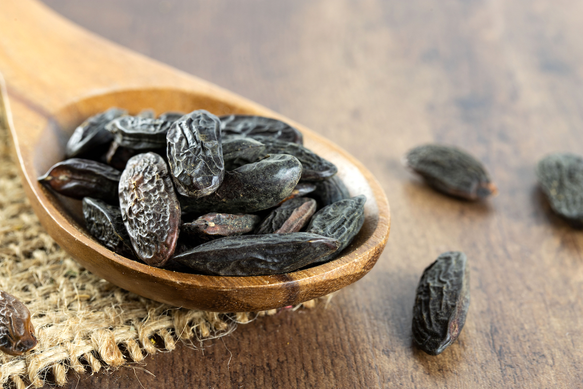 Fèves Tonka ©Sarah Biesinger shutterstock