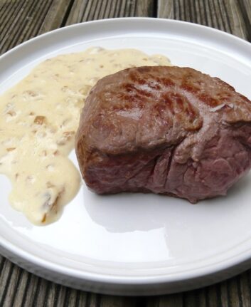 Pavés d'autruche sauce moutarde