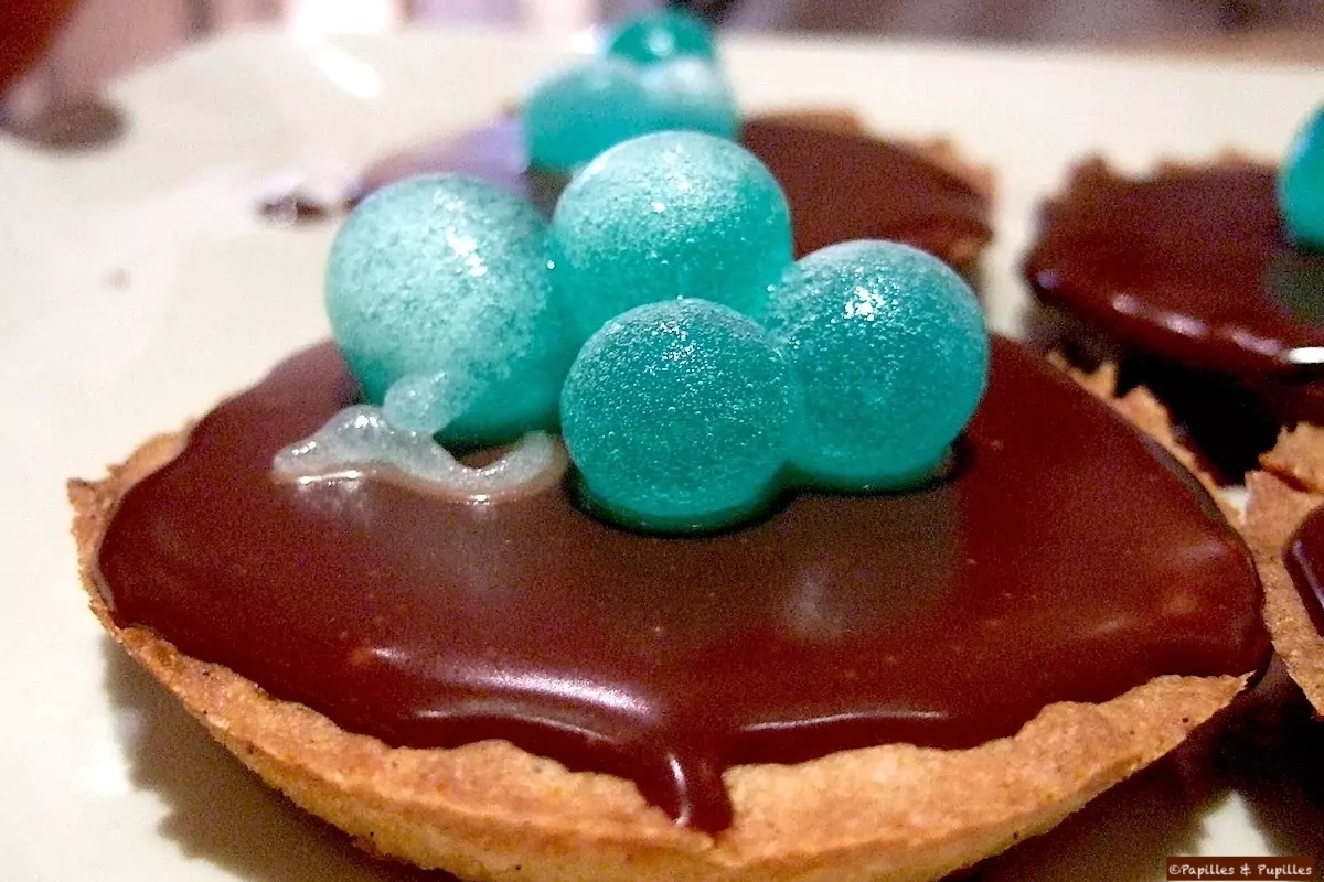 Tartelettes chocolat Get 27, version atelier culinaire Tartelettes au chocolat décorées de perles d’alginate au Get 27