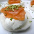 Toasts japonisants au saumon fumé et à la chantilly de wasabi