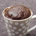 Gâteau au chocolat dans une tasse