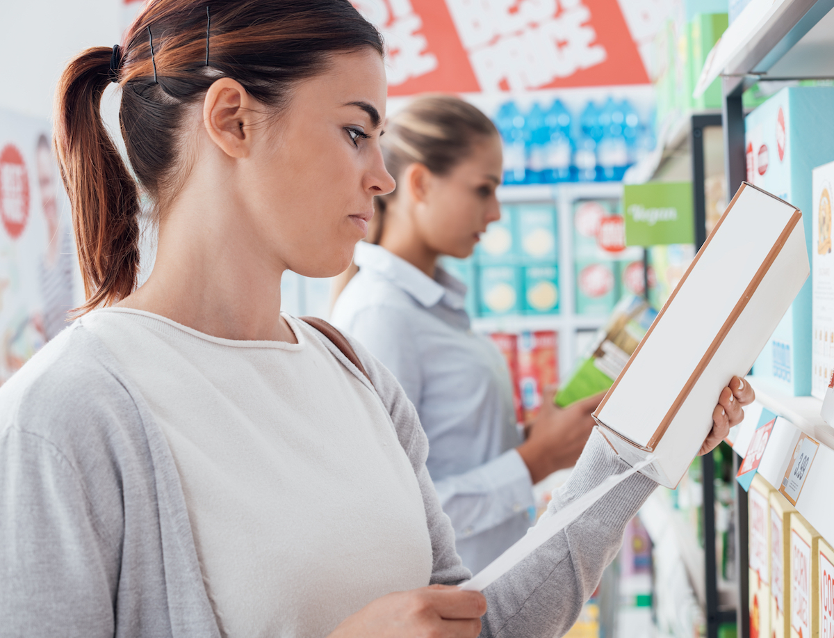 Lecture d'emballage © Stokkete shutterstock