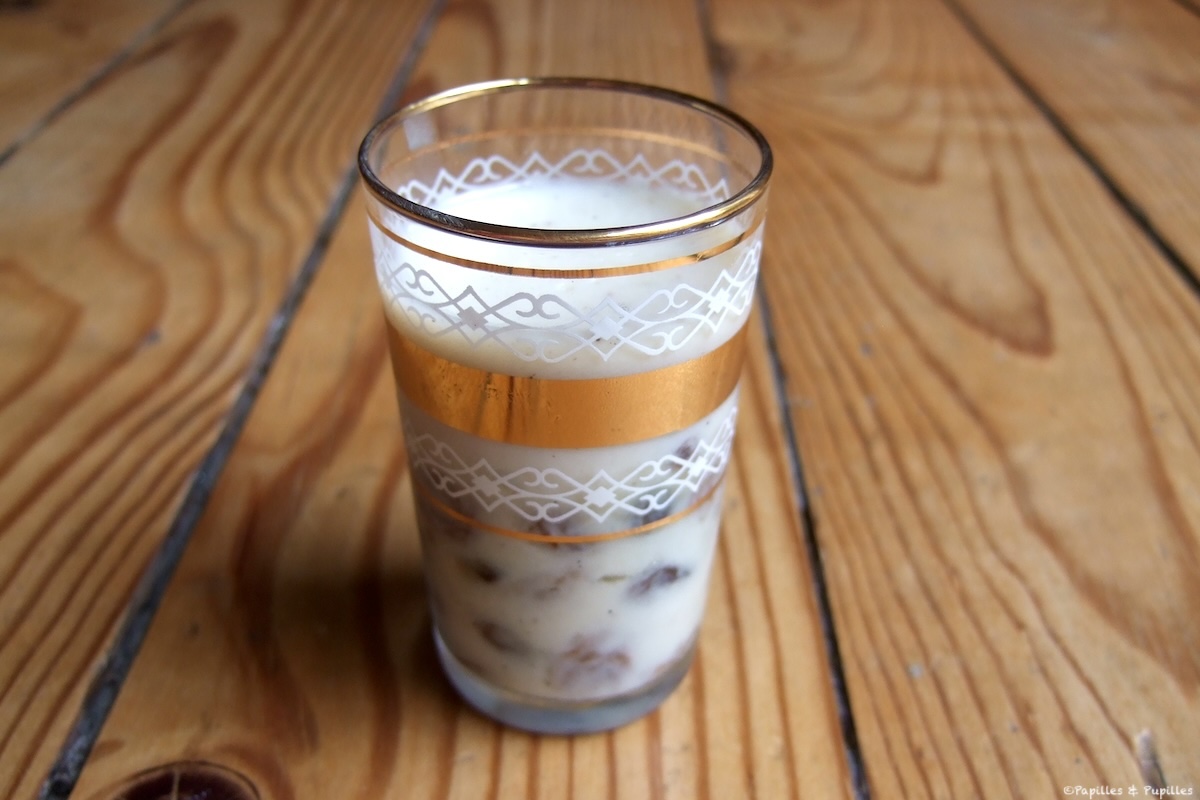 Petites crèmes aux raisins et à la cannelle