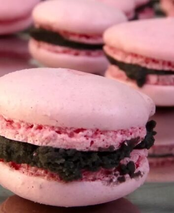 Macarons au sésame noir