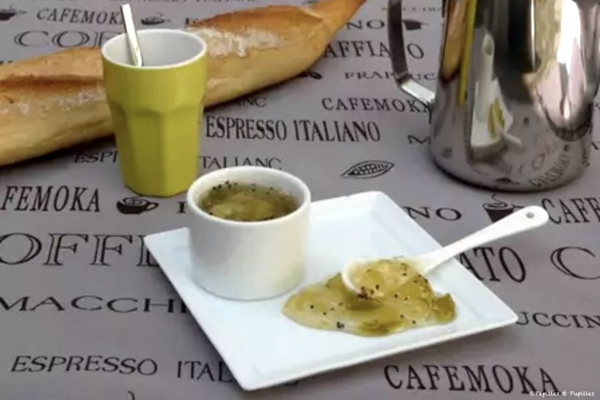 Confiture kiwi banane maison en pot texture crémeuse