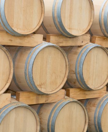 Barriques Bordeaux © sylv1rob1 shutterstock