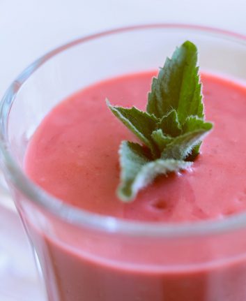 Crème aux fruits rouges sans oeufs sans lait sans gluten © Georgina198 shutterstock