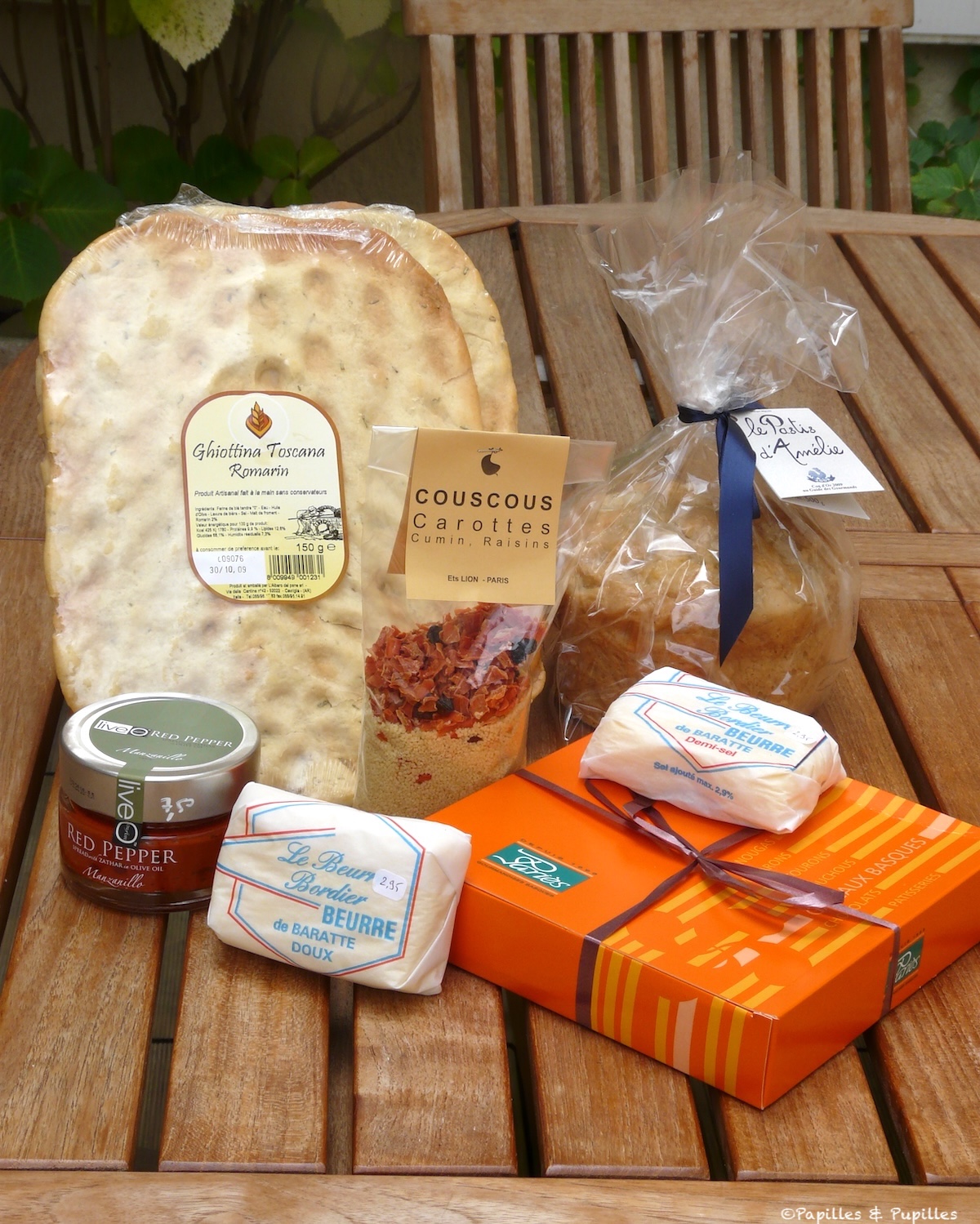 Achats gourmands chez Côté Saveurs : beurre Bordier, crackers, tartinade aux poivrons et produits d’épicerie fine