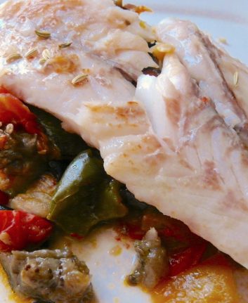 Filets de maigre aux légumes confits, fenouil et huile de cumbava