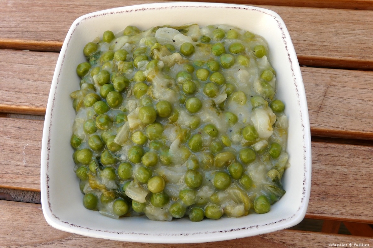 Petits pois braisés aux oignons nouveaux et salade