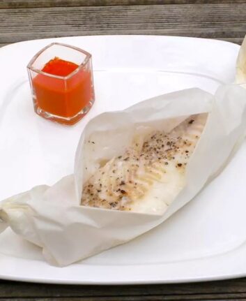 Filets de cabillaud en papillote et coulis de poivrons