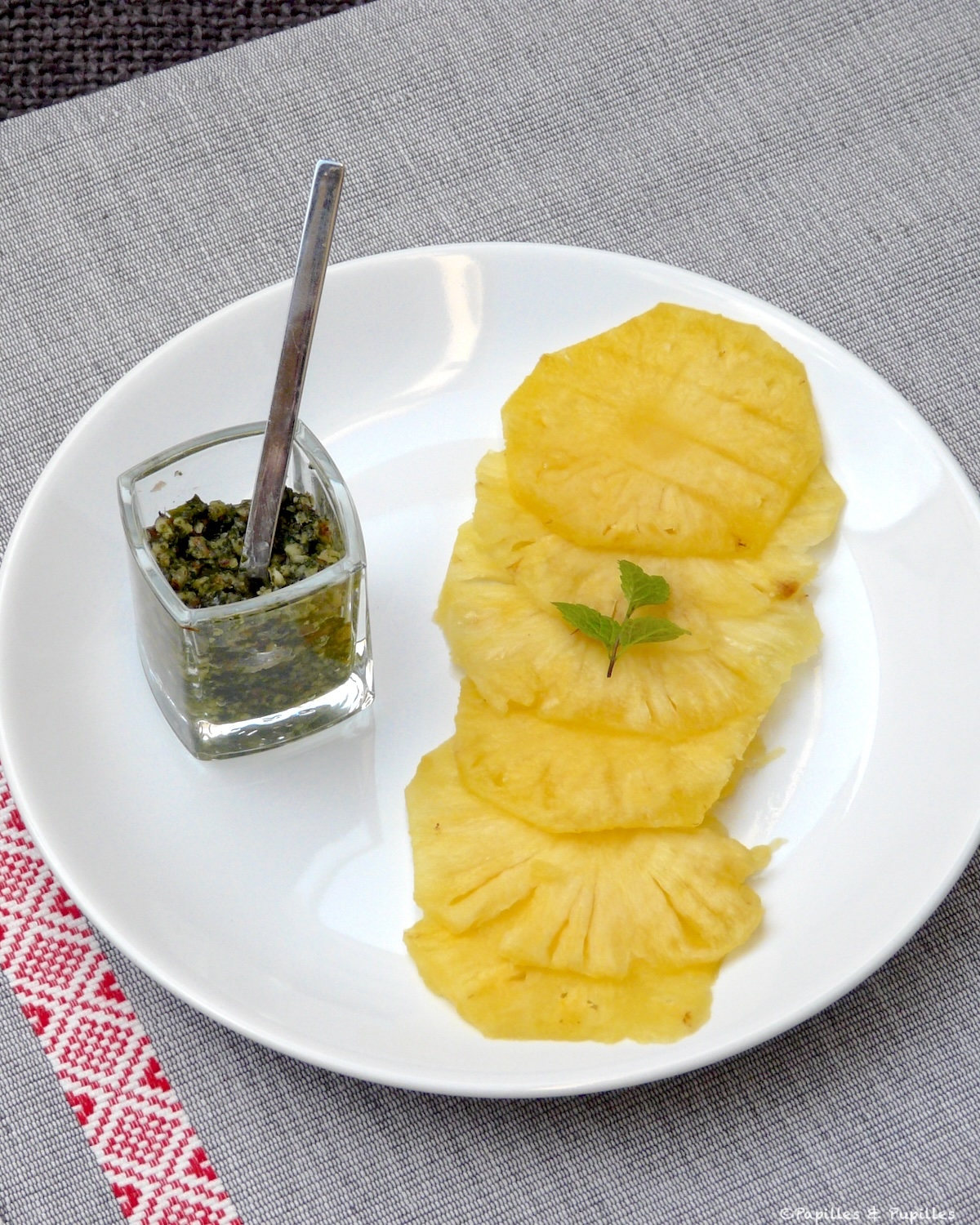 Carpaccio d'ananas et pesto de menthe
